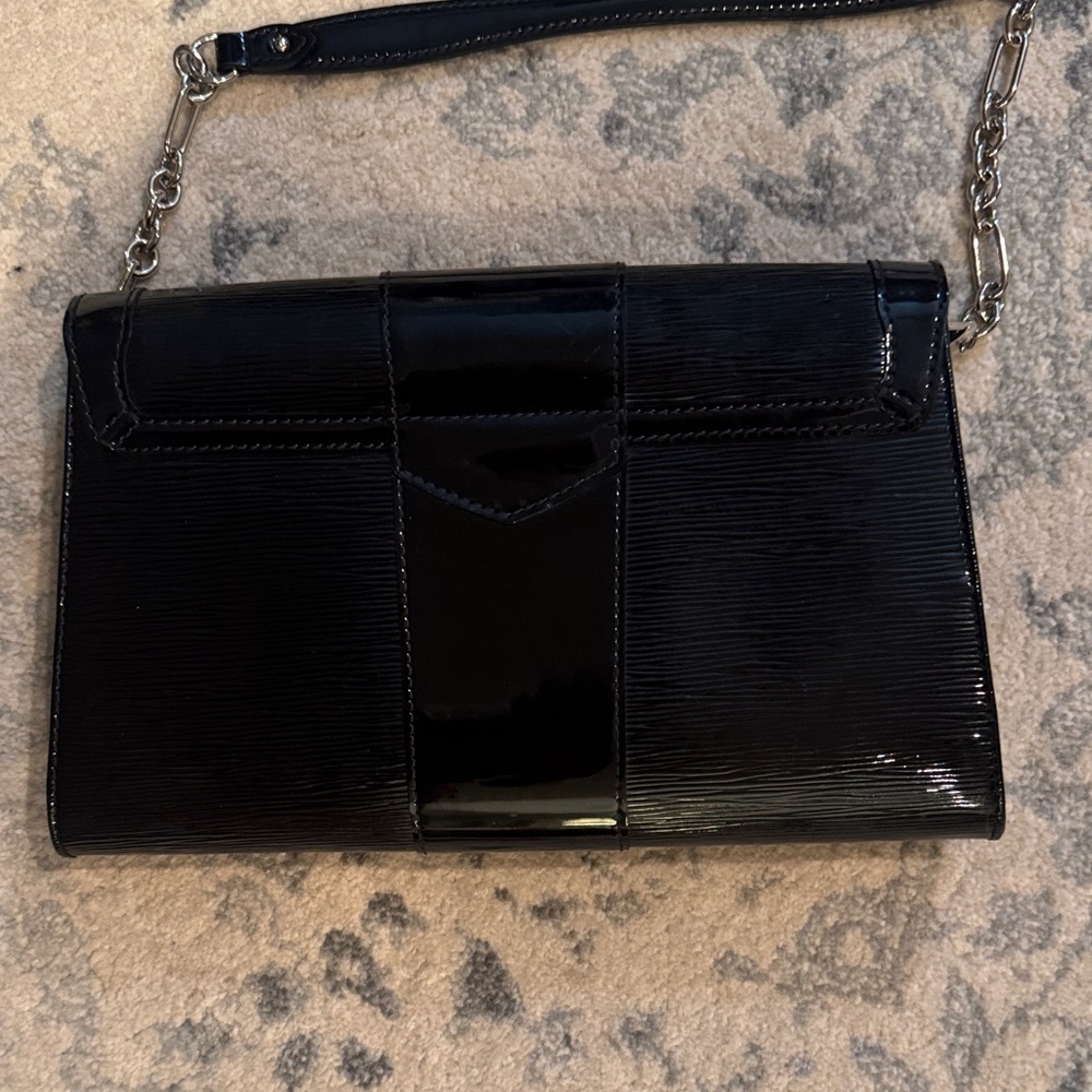 Louis Vuitton Black Authentic Women's Handbag - Picture 14 of 14